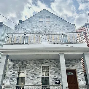 3 Bedrooms In 2nd Floor Modern Brooklyn Home, Close To J Train New York