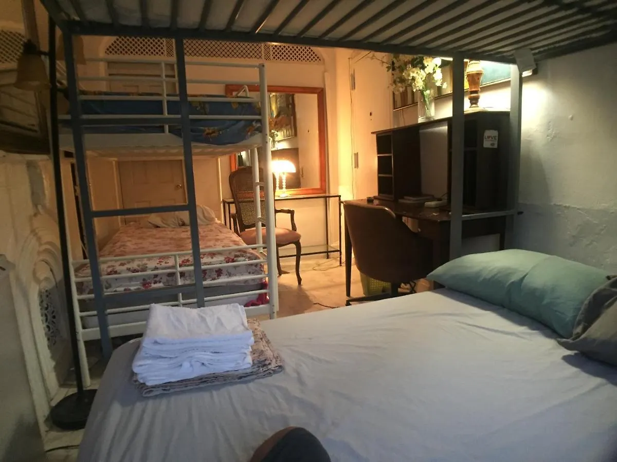 Guest house Private Room In Manhattan New York